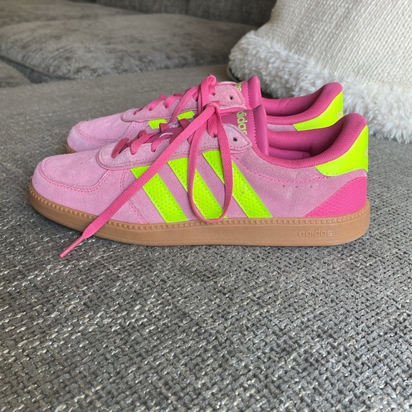 NWT ADIDAS Breaknet Sneakers! - Picture 5 of 9